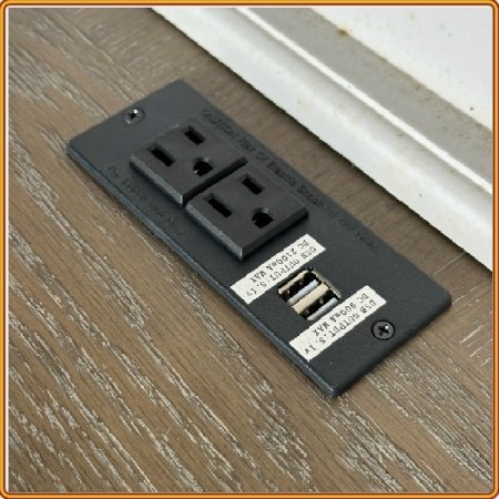 H644-34 : Bàn Làm Việc +  Tích Hợp Ổ Điện , Cổng Sạc USB